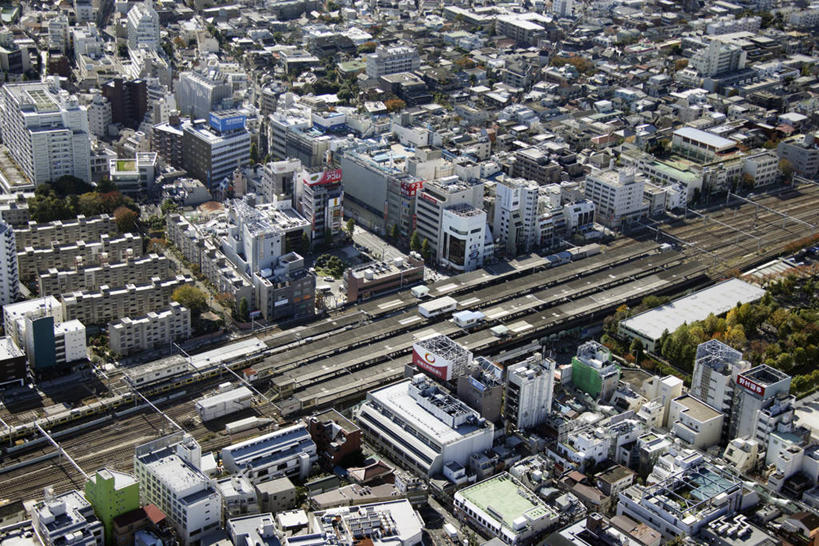 无人,家,高楼大厦,横图,俯视,航拍,室外,白天,度假,美景,植物,城市风光,城市,大厦,建筑,路,摩天大楼,铁路,车站,东京,日本,亚洲,阴影,光线,影子,房屋,屋子,景观,公寓,轨道,站台,交通,铁轨,娱乐,建设,洋房,楼房,月台,住宅,树,树木,绿色,阳光,自然,享受,休闲,景色,放松,运输,生长,成长,鸟瞰,东亚,本州,关东地方,本州岛,日本国,东京都,中野区,彩图,高角度拍摄,房子,大楼,高层建筑,高楼,摩天楼,中野,中野站,中野车站
