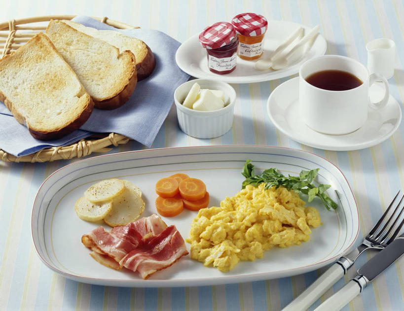 点心,面包,咖啡,无人,交叉,横图,俯视,室内,白天,幸福,餐桌,桌子,竹子,杯子,餐具,许多,竹制,编织,布料,叉子,瓷器,刀叉,刀子,碟子,篮子,盘,陶瓷,蛋,鸡蛋,肉,黄油,食品,面点,咖啡杯,陶瓷制品,很多,炒鸡蛋,布纹,娱乐,吐司,猪肉,肉类,桌布,食物,糕点,饮料,盘子,餐巾,容器,竹篮,碟,台布,碗,享受,休闲,温馨,放松,乐趣,餐台,储藏,竹条,法式面包,交织,提神,乳制品,舒适,竹制品,储存,餐刀,白脱油,瓷杯,醒脑,肉食,吐司面包,餐叉,豚肉,草鸡蛋,软饮料,卵,乳脂,穿插,进餐用具,餐桌布,彩图,高角度拍摄,多士,听型面包,本鸡蛋,笨鸡蛋,柴鸡蛋,山鸡蛋,土鸡蛋,贮存