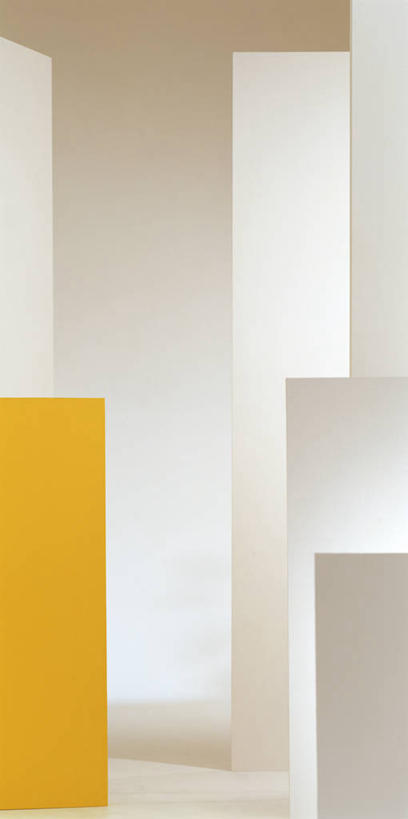 无人,竖图,室内,白天,正面,静物,阴影,反射,图形,影子,墙,长方形,几何,墙壁,墙面,黄色,白色,矩形,数学,彩图,几何图形,平面图形