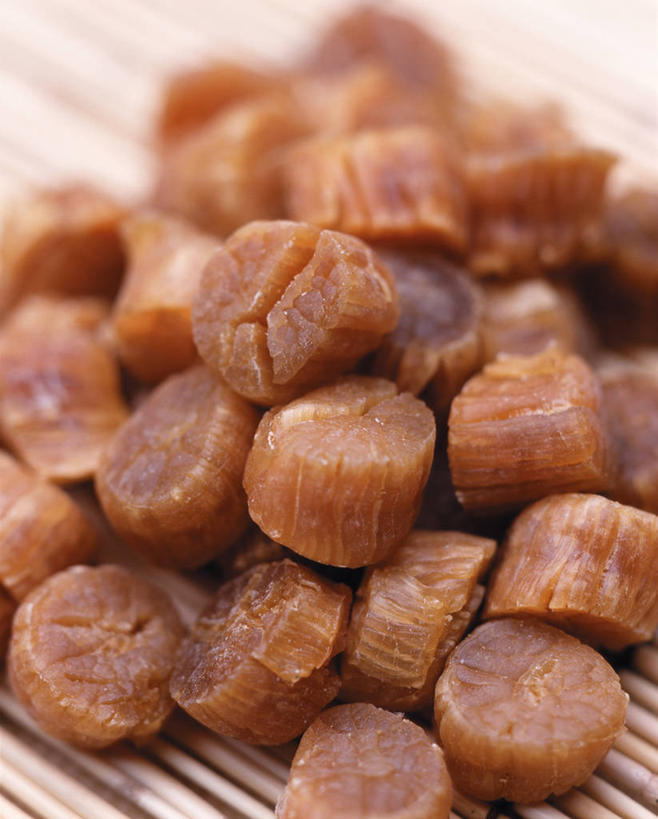 无人,竖图,俯视,室内,特写,白天,餐桌,桌子,一堆,许多,阴影,堆叠,堆积,朦胧,模糊,反射,影子,干贝,褐色,很多,摄影,影棚,餐台,堆,干瑶柱,江珧柱,江瑶柱,马甲柱,蜜丁,瑶柱,玉珧柱,彩图,高角度拍摄,影棚拍摄,拍摄