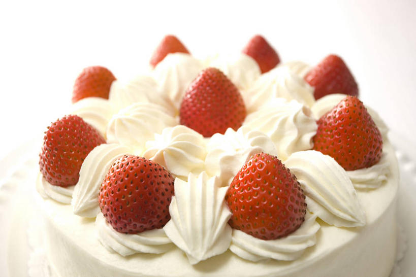 点心,无人,横图,俯视,室内,特写,白天,白色背景,下午茶,草莓,浆果,水果,阴影,新鲜,反射,影子,生食,食品,果实,食物,糕点,红色,奶油,草莓蛋糕,摄影,有机食品,绿色食品,影棚,乳制品,激凌,克林姆,淇淋,洋莓,水果皇后,红莓,地莓,彩图,高角度拍摄,影棚拍摄,拍摄,蛋糕