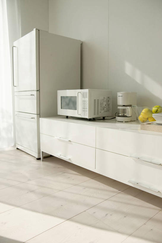 无人,家,竖图,室内,白天,正面,烹饪,别墅,厨房,家具,装修,桌面,桌子,建筑,柠檬,厨具,水果,玻璃,欧式,新鲜,装饰,电器,冰箱,房屋,屋子,公寓,生食,食品,果实,豪华,建设,现代,装潢,冷冻,洋房,楼房,冷柜,住宅,玻璃制品,食物,容器,冷藏柜,室内装潢,碗,有机食品,绿色食品,冷藏,储藏,微波炉,样板房,明亮,舒适,家电,家居装潢,家用电器,储存,房屋设计,微波,地中海风格,古典风格,简约风格,炊具,室内设计,宽敞,烹饪用具,样板房装潢,保鲜,设计,烹调用具,益母果,柠果,烹调,彩图,房子,灶间,厨房料理台,贮存,小家电,料理台