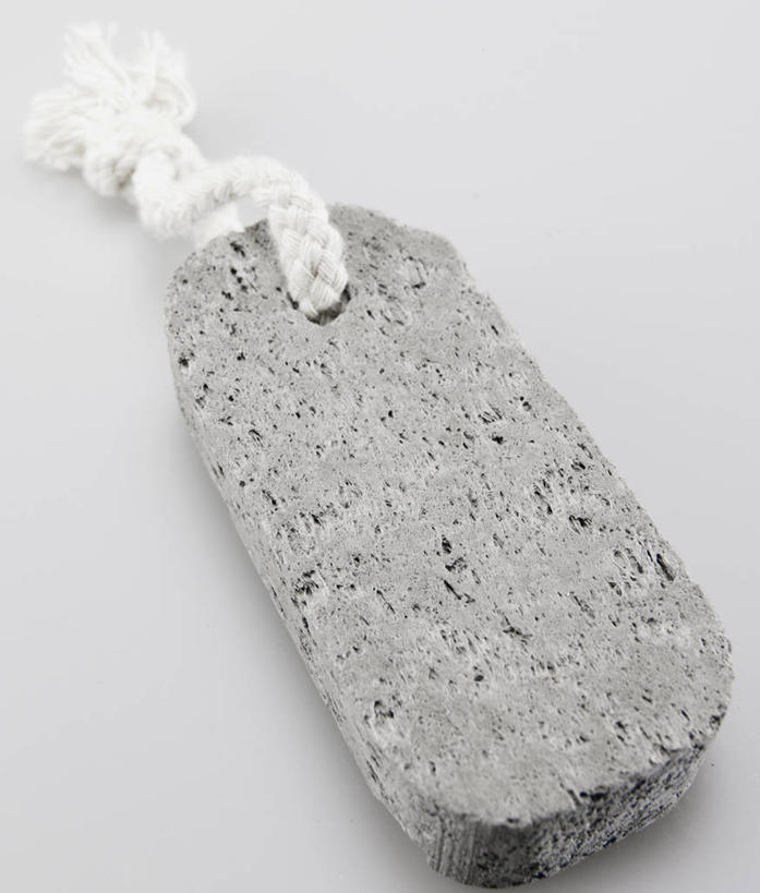 无人,竖图,俯视,室内,特写,白天,石头,静物,一块,阴影,灰色背景,反射,矿石,石子,影子,灰色,摄影,影棚,浮石,矿物,柔和,大方,细致,中间色,朴素,平稳,石块,岩石,彩图,高角度拍摄,影棚拍摄,拍摄