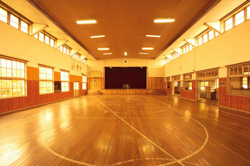 无人,横图,室内,白天,正面,窗户,地板,照明,阴影,光线,影子,墙,灯光,地面,顶灯,木地板,玻璃窗,墙壁,墙面,灯,讲台,灯具,照亮,照明设备,演说台,演讲台,彩图