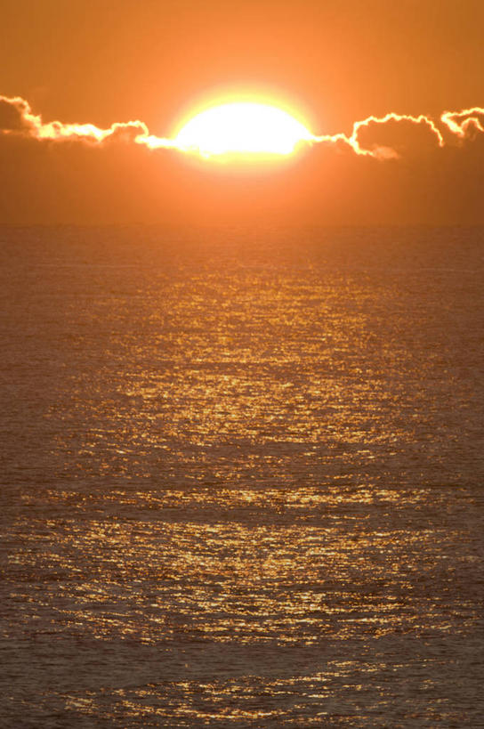 无人,竖图,室外,白天,正面,旅游,度假,日出,海浪,海洋,美景,太阳,日本,亚洲,阴影,光线,影子,景观,浪花,水平线,辽阔,朝霞,晨曦,海平线,黎明,娱乐,阳光,自然,海水,享受,休闲,广阔,景色,放松,一望无际,自然风光,海景,东亚,本州,茨城,茨城县,关东地方,本州岛,日本国,大洗町,无边无际,一马平川,大海,风浪,海,海水的波动,近岸浪,涌浪,朝阳,彩图,卯时,破晓,日始,水天相接,水天一线