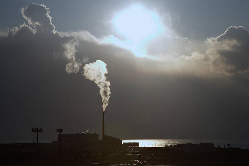 无人,工厂,横图,室外,白天,正面,度假,烟囱,美景,日落,城市风光,城市,景观,晚霞,霞光,烟雾,落日,背光,娱乐,黄昏,享受,休闲,景色,彩霞,放松,工业,污染,危害,逆光,有害,夕照,薄暮,环境污染,夕阳,彩图,傍晚,制造厂,大气污染,生产工厂,斜阳