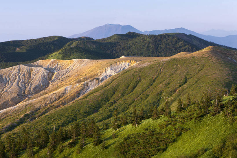 无人,公园,横图,室外,白天,正面,旅游,度假,石头,美景,森林,山,山脉,树林,植物,长野县,日本,亚洲,阴影,光线,石子,影子,景观,山峰,山峦,娱乐,树,树木,蓝色,绿色,蓝天,天空,阳光,自然,群山,天,享受,休闲,景色,放松,生长,晴朗,成长,自然风光,东亚,本州,万里无云,关东地方,本州岛,日本国,中部地方,群马,群马县,长野,新潟,新潟县,国立公园,石块,岩石,晴空,晴空万里,彩图,草津白根山,上信越高原国立公园