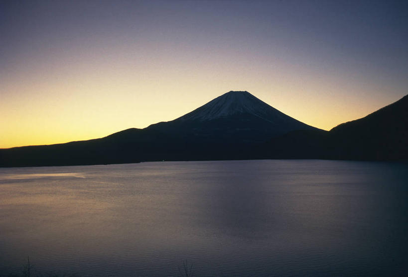 无人,横图,室外,白天,正面,旅游,度假,日出,湖,湖泊,美景,山,山脉,水,太阳,日本,亚洲,波纹,湖面,景观,山峰,水流,水面,朝霞,晨曦,黎明,涟漪,山峦,背光,娱乐,水纹,天空,阳光,自然,波浪,湖水,群山,天,享受,休闲,景色,放松,自然风光,逆光,东亚,本州,本州岛,日本国,中部地方,山梨,山梨县,水晕,富士五湖,朝阳,彩图,卯时,破晓,日始,南都留郡,本栖湖,富士河口湖町