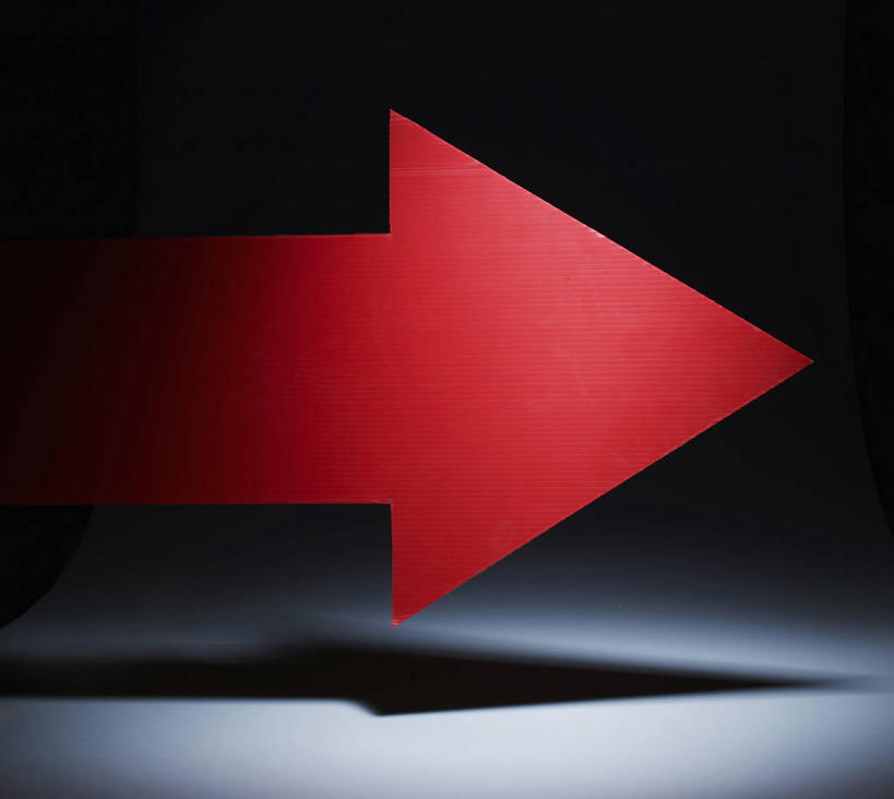 无人,横图,室内,特写,白天,正面,静物,阴影,黑色背景,艺术,反射,影子,纸艺,手工艺品,方向,文化,箭头,红色,纸制品,工艺品,剪纸,摄影,影棚,高雅,指向,簇,自信心,品位,剪画,刻纸,彩图,影棚拍摄,拍摄