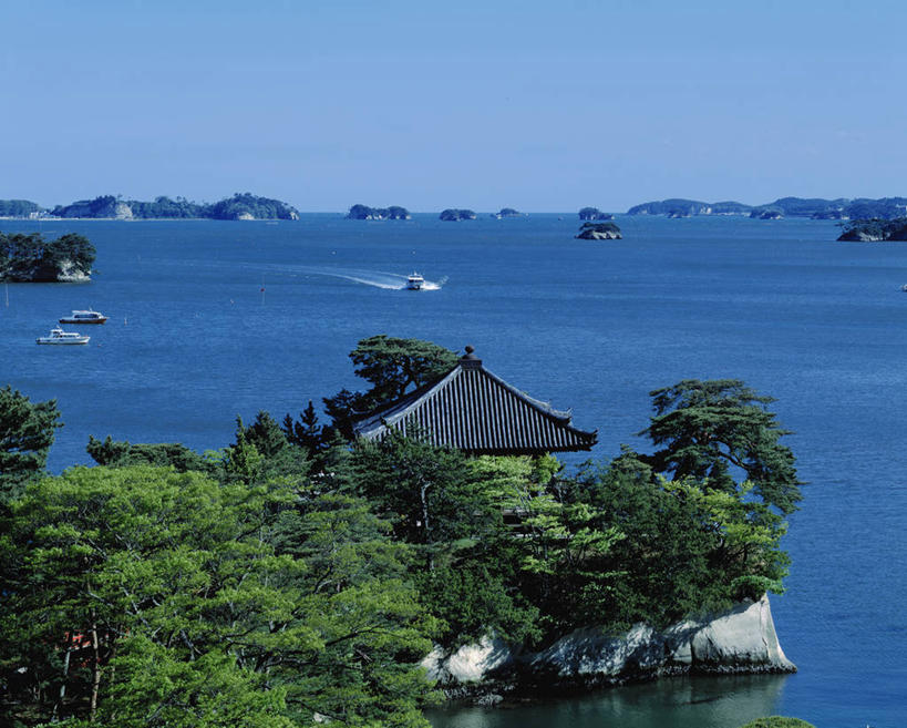 无人,家,横图,俯视,室外,白天,旅游,度假,岛屿,海浪,海洋,美景,植物,轮船,船,仙台,日本,亚洲,阴影,波纹,飞溅,溅,光线,液体,影子,房屋,屋子,岛,景观,浪花,水滴,娱乐,楼房,住宅,水珠,树,树木,蓝色,绿色,蓝天,水纹,天空,阳光,自然,海水,船尾波,交通工具,波浪,天,享受,休闲,景色,放松,生长,晴朗,成长,喷洒,自然风光,载具,海景,东亚,本州,万里无云,本州岛,日本国,宫城,仙台市,宫城县,东北地方,县厅,松岛,五大堂,大海,风浪,海,海水的波动,近岸浪,列岛,群岛,涌浪,诸岛,晴空,晴空万里,彩图,高角度拍摄,房子