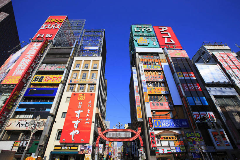 无人,家,高楼大厦,商店,横图,室外,白天,仰视,购物,度假,消费,美景,植物,城市风光,超市,城市,大厦,建筑,摩天大楼,商场,东京,日本,亚洲,阴影,光线,信息,英文,标志,文字,影子,字符,字母,房屋,屋子,景观,公寓,建筑群,新宿,娱乐,标识,建设,洋房,楼房,布告,布告栏,住宅,树,树木,蓝色,绿色,蓝天,天空,阳光,自然,天,享受,休闲,景色,放松,金融,百货,生长,晴朗,成长,英文字母,通知,公告,传播,消息,选购,贸易,百货公司,东亚,本州,万里无云,关东地方,本州岛,日本国,东京都,新宿区,血拼,县厅,东京市,歌舞伎町,公布栏,晴空,晴空万里,彩图,低角度拍摄,房子,大楼,高层建筑,高楼,购物商场,购物中心,摩天楼,商业中心