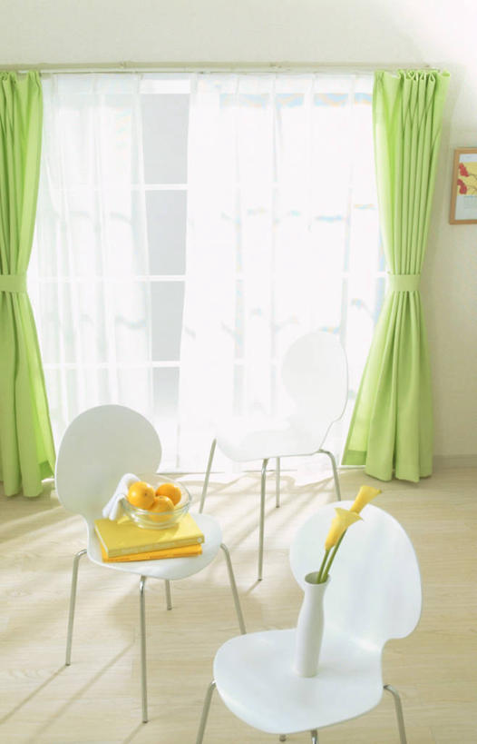 无人,家,竖图,室内,白天,正面,纯洁,别墅,窗户,窗帘,家具,落地窗,装修,桌子,建筑,马蹄莲,柠檬,花瓶,水果,椅子,欧式,新鲜,装饰,盛开,房屋,墙,屋子,公寓,生食,食品,果实,豪华,花蕾,建设,现代,装潢,洋房,楼房,玻璃窗,墙壁,墙面,住宅,玻璃制品,花,花瓣,花朵,鲜花,食物,虔诚,帘子,玻璃瓶,瓶子,室内装潢,花苞,花蕊,遮阳,有机食品,绿色食品,希望,优雅,华丽,修饰,样板房,明亮,点缀,舒适,家居装潢,高贵,房屋设计,地中海风格,古典风格,简约风格,室内设计,宽敞,纯净,马蹄兰,样板房装潢,博爱,永恒,尊贵,高洁,慈菇花,衬托,美观,雅致,雅观,圣洁,水芋,水芋马,设计,益母果,柠果,彩图,房子