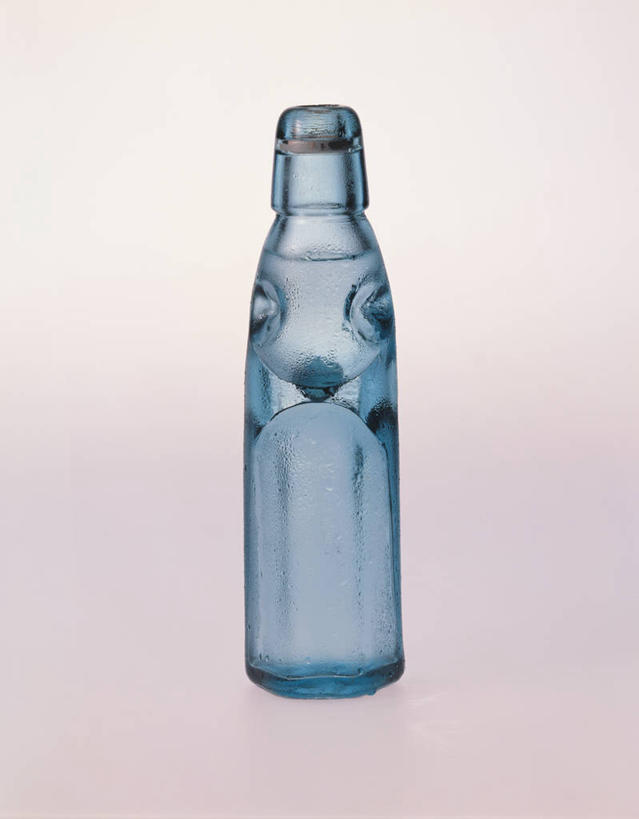 无人,竖图,室内,特写,白天,正面,阴影,粉色背景,反射,罐子,影子,饮品,玻璃制品,饮料,一个,玻璃瓶,瓶子,摄影,影棚,单个,苏打水,一瓶,可口,适口,彩图,影棚拍摄,拍摄