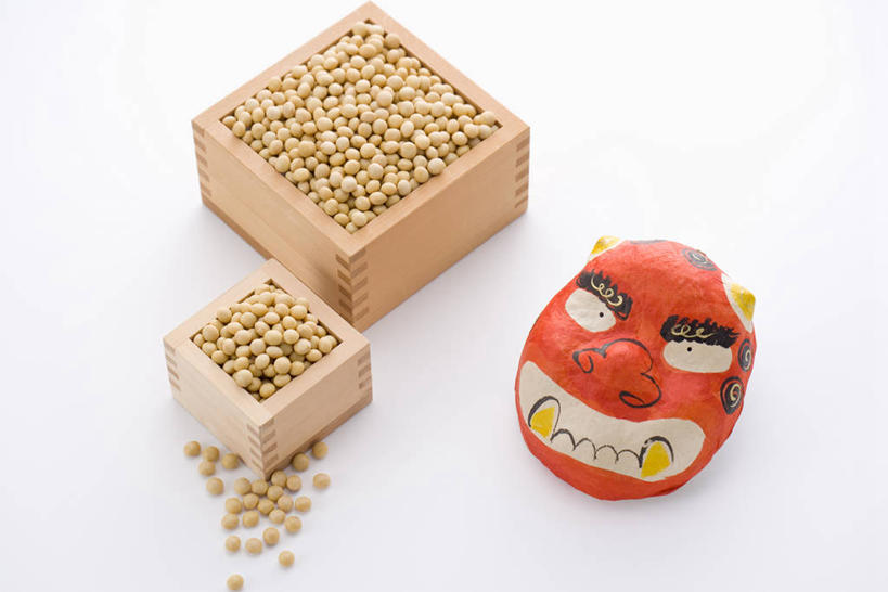 无人,横图,俯视,室内,特写,白天,白色背景,植物,豆,大豆,蔬菜,一堆,许多,阴影,堆叠,堆积,新鲜,装饰,反射,木制,假面具,面具,木盒,影子,豆类,豆子,毛豆,食品,很多,食物,两个,一个,红色,木制品,容器,摄影,有机食品,绿色食品,影棚,单个,储藏,堆,华丽,修饰,点缀,储存,豆科,衬托,美观,雅致,雅观,枝豆,黄豆,彩图,高角度拍摄,影棚拍摄,拍摄,鬼面,鬼形脸谱,贮存