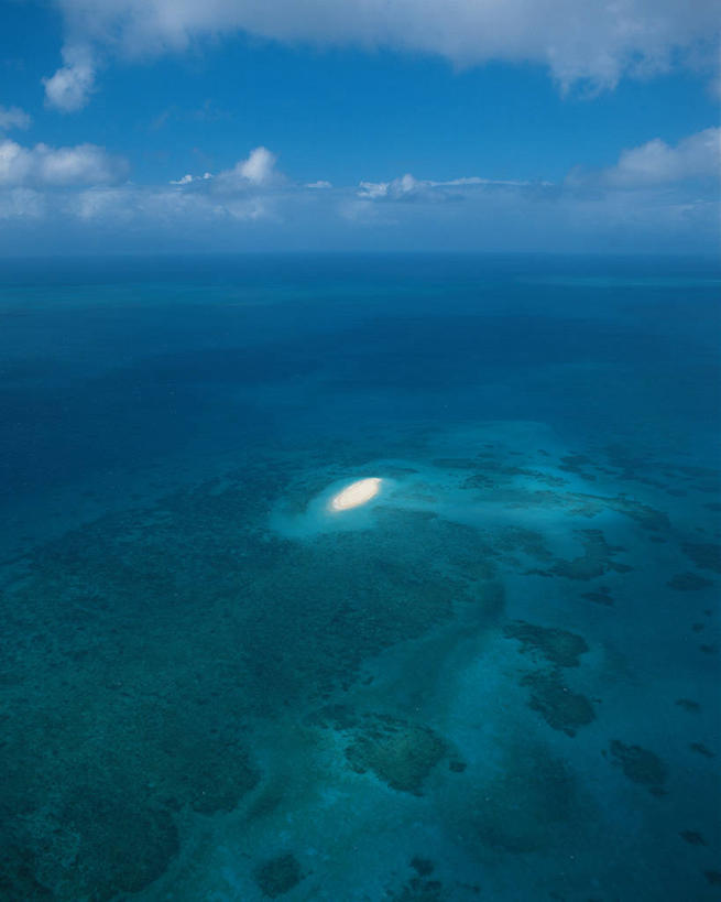 无人,竖图,室外,白天,正面,旅游,度假,岛屿,海浪,海洋,美景,澳大利亚,阴影,光线,影子,岛,景观,浪花,水平线,云,云朵,辽阔,海平线,云彩,娱乐,蓝色,白云,蓝天,天空,阳光,自然,海水,天,享受,休闲,广阔,景色,放松,晴朗,一望无际,自然风光,大洋洲,澳洲,海景,南方大陆,澳大利亚联邦,大堡礁,无边无际,一马平川,大海,风浪,海,海水的波动,近岸浪,列岛,群岛,涌浪,诸岛,晴空,彩图,水天相接,水天一线