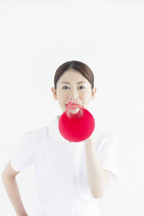 东方人,一个人,护士,站,竖图,室内,白天,白色背景,正面,工作服,制服,亚洲,仅一个女性,仅一个人,握,阴影,反射,影子,大喊,注视,黄种人,鼓励,喇叭,手叉腰,一个,红色,叉腰,观察,加油,看,站着,仅一个中年女性,打气,握着,摄影,影棚,单个,观看,大叫,察看,白衣天使,关注,噪音,鼓舞,大呼,工作制服,呼呼塞拉,嗡嗡祖拉,呜呜祖拉,单手叉腰,女人,女性,中年女性,亚洲人,站立,半身,彩图,影棚拍摄,工作套服,拍摄