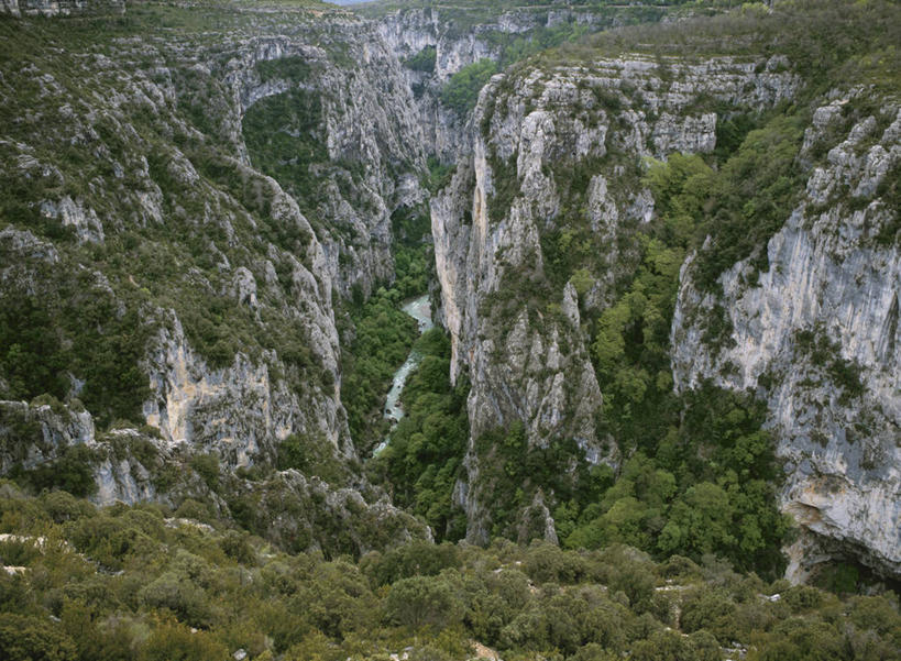 无人,横图,室外,白天,正面,旅游,度假,石头,美景,森林,山,山脉,树林,植物,法国,欧洲,石子,景观,山峰,山峦,娱乐,树,树木,绿色,自然,群山,享受,休闲,景色,放松,生长,成长,西欧,法兰西,自然风光,法兰西共和国,法兰西第五共和国,奥弗涅,奥弗涅大区,石块,岩石,彩图