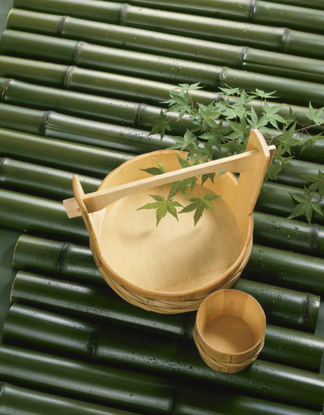 清酒,无人,竖图,俯视,室内,特写,白天,纯洁,植物,竹子,杯子,阴影,反射,影子,草药,药草,酒类,中药,酒,饮料,水杯,高雅,药材,中草药,中药材,本草,奉献,质朴,正直,担当,茶杯,竹,彩图,高角度拍摄,木通,奋进,操守,四君子,岁寒三友,性坚,虚怀,虚心,善群,卓尔