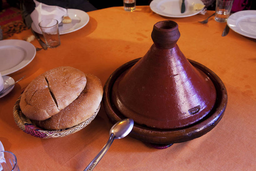 点心,面包,无人,交叉,横图,俯视,室内,特写,白天,烹饪,餐桌,桌子,竹子,厨具,阴影,竹制,朦胧,模糊,编织,反射,篮子,影子,勺子,陶瓷,食品,面点,陶瓷制品,锅,食物,糕点,容器,竹篮,调羹,汤匙,碗,餐台,锅具,储藏,竹条,交织,竹制品,储存,烹饪用具,塔吉锅,穿插,烹调用具,烹调,彩图,高角度拍摄,贮存