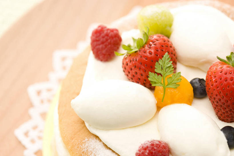 点心,无人,横图,俯视,室内,特写,白天,下午茶,草莓,浆果,蓝莓,餐具,水果,纺织品,阴影,朦胧,模糊,新鲜,反射,布,碟子,盘,影子,生食,食品,果实,蕾丝,织物,芝士蛋糕,食物,糕点,盘子,碟,起司蛋糕,摄影,有机食品,绿色食品,影棚,布匹,洋莓,水果皇后,山都柿,蓝浆果,蓝靛果,红莓,地莓,彩图,高角度拍摄,影棚拍摄,拍摄,干酪蛋糕,草莓芝士蛋糕,镂空织物,都柿,笃斯,蛋糕