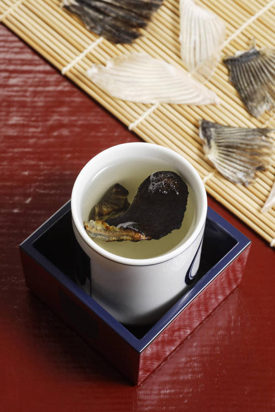 海鲜,无人,竖图,俯视,室内,特写,白天,烹饪,餐桌,桌子,阴影,反射,影子,陶瓷,肉,鱼肉,日本料理,料理,食品,陶瓷制品,水产,菜肴,美食,肉类,海洋生物,食物,容器,碗,日式料理,日式,摄影,佳肴,影棚,餐台,储藏,河豚,河豚鱼,鸡泡鱼,气泡鱼,储存,水生动物,海产品,水生物,肉食,海底动物,鲀鱼,河鲀,彩图,高角度拍摄,影棚拍摄,拍摄,贮存