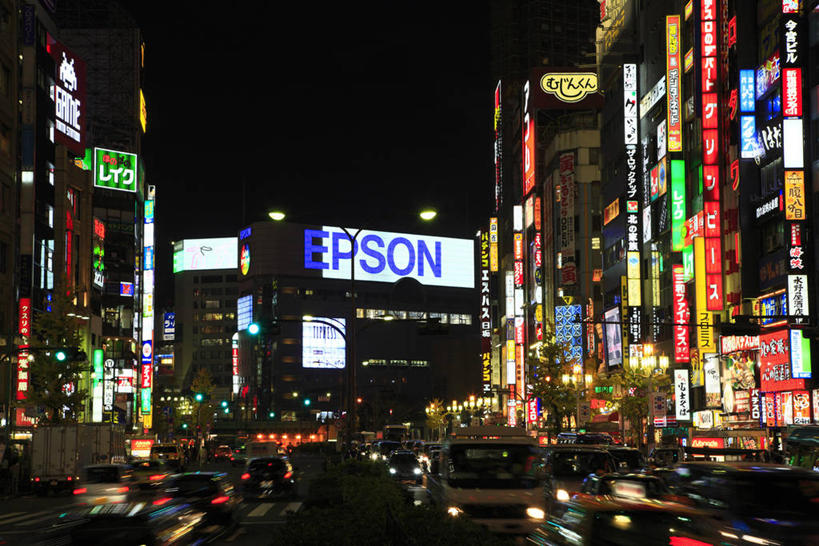 无人,商店,横图,彩色,室外,夜晚,正面,长时间曝光,购物,度假,消费,美景,城市风光,超市,城市,道路,路,霓虹灯,商场,夜景,公路,汽车,东京,日本,亚洲,阴影,朦胧,模糊,光线,信息,英文,标志,文字,影子,字符,字母,景观,灯光,七彩,交通,新宿,娱乐,光源,标识,霓虹,布告,布告栏,车,灯,交通工具,轿车,享受,休闲,景色,放松,金融,百货,英文字母,通知,公告,传播,照明设备,载具,消息,曝光,选购,贸易,百货公司,东亚,本州,关东地方,本州岛,日本国,东京都,新宿区,氖灯,血拼,县厅,东京市,歌舞伎町,公布栏,马路,彩图,购物商场,购物中心,商业中心