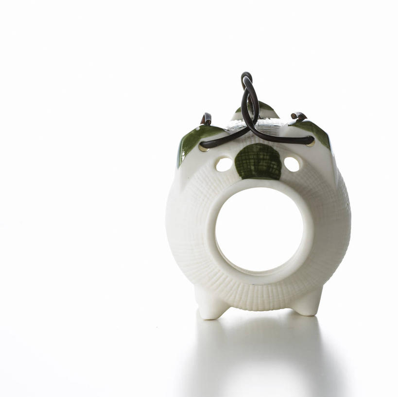 无人,横图,室内,特写,白天,白色背景,正面,静物,阴影,日本文化,反射,蚊香猪,影子,陶瓷,陶瓷制品,蚊香架,文化,一个,白色,摄影,影棚,单个,和风,彩图,影棚拍摄,拍摄,蚊取豚,香薰器,小猪香炉,传统文化