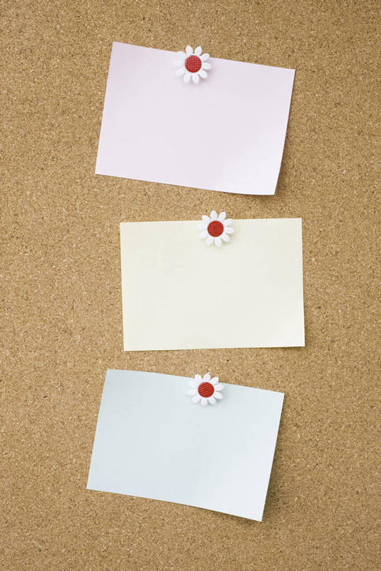 无人,竖图,室内,特写,白天,正面,静物,阴影,反射,粘性,影子,办公用品,便利贴,便签,三张,文具,图钉,摄影,影棚,办公设备,文具用品,记事,快捷,文化工具,方便,N次贴,便条贴,告诉贴,即时贴,便贴纸,彩图,影棚拍摄,拍摄