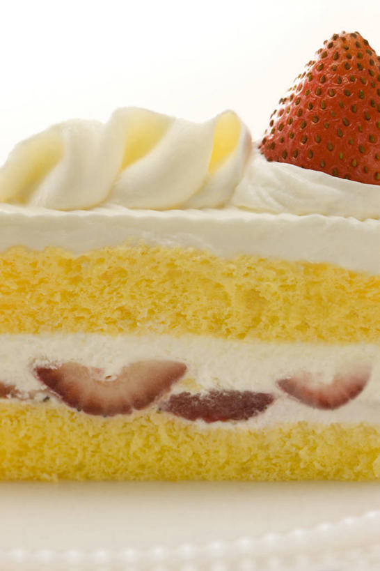 点心,无人,竖图,室内,特写,白天,白色背景,正面,下午茶,草莓,浆果,水果,一棵,阴影,新鲜,反射,影子,生食,食品,果实,食物,糕点,一个,红色,奶油,草莓蛋糕,摄影,有机食品,绿色食品,影棚,单个,乳制品,激凌,克林姆,淇淋,洋莓,水果皇后,红莓,地莓,彩图,影棚拍摄,拍摄,蛋糕