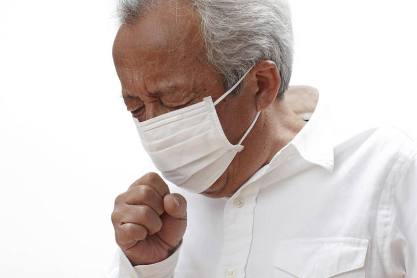 东方人,脸,头,脸颊,手,一个人,站,闭眼,横图,室内,特写,白天,白色背景,侧面,衬衫,亚洲,仅一个男性,仅一个人,握,阴影,反射,分离,影子,过滤,分开,黄种人,肩膀,口罩,握拳,站着,仅一个老年男性,手部,隔断,握着,遮掩,摄影,影棚,单手,隔离,卫生,掩盖,遮挡,净化,间隔,预防,遮盖,防尘,咳嗽,掩饰,断绝,隔开,屏蔽,屏绝,远离,中断,阻遏,阻隔,老年男性,男人,男性,亚洲人,头部,脸部,脸蛋,面部,闭眼睛,闭着眼,闭着眼睛,站立,半身,彩图,影棚拍摄,衬衣,拍摄