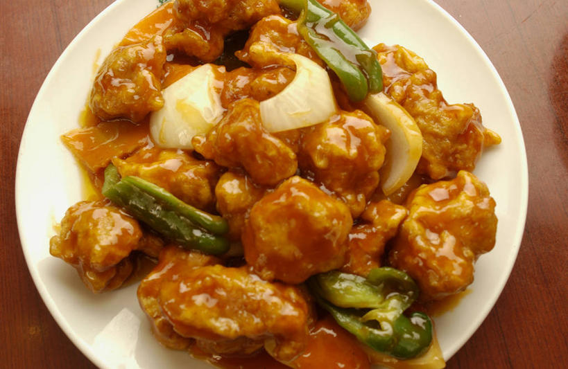 无人,横图,俯视,室内,特写,白天,烹饪,中餐,餐桌,桌子,辣椒,蔬菜,餐具,阴影,新鲜,反射,碟子,盘,影子,肉,料理,食品,猪肉,菜肴,美食,肉类,食物,一个,盘子,碟,中式,佳肴,有机食品,绿色食品,单个,餐台,肉食,彩椒,辣角,红海椒,大椒,辣虎,广椒,豚肉,甜椒,柿子椒,辣子,海椒,番椒,灯笼椒,彩图,高角度拍摄,酸甜,糖醋菜,糖醋肉段