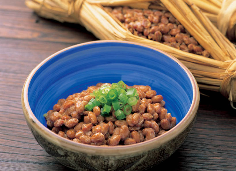 无人,横图,俯视,室内,特写,白天,烹饪,植物,餐桌,桌子,豆,大豆,蔬菜,阴影,新鲜,反射,包裹,影子,陶瓷,豆类,豆子,毛豆,日本料理,料理,食品,干草,陶瓷制品,菜肴,美食,饮食,食物,一个,容器,草垛,碗,日式料理,健康,日式,佳肴,有机食品,绿色食品,单个,餐台,储藏,纳豆,豆制品,储存,发酵,豆科,枝豆,酱豆,干草垛,黄豆,彩图,高角度拍摄,贮存