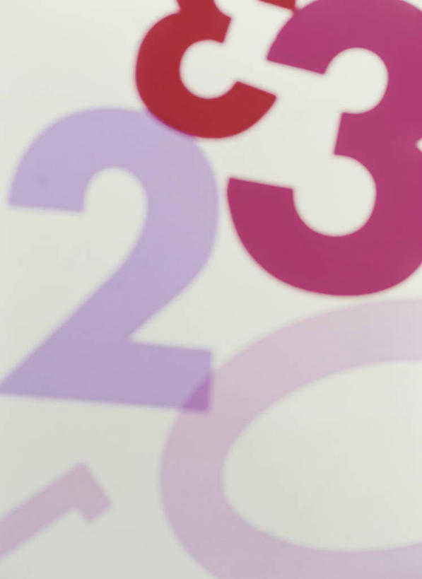 无人,竖图,室内,特写,白天,正面,静物,包装,包装纸,标志,数字,文字,纸,字符,纸张,标识,粉色,紫色,阿拉伯数字,包装材料,彩图,玻璃纸