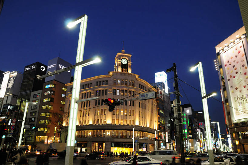 无人,高楼大厦,商店,横图,室外,夜晚,仰视,购物,度假,安全,消费,美景,城市风光,超市,城市,大厦,道路,建筑,路,路灯,摩天大楼,商场,夜景,公路,汽车,照明,东京,日本,亚洲,阴影,光线,影子,景观,红绿灯,灯光,信号灯,交通,中央区,娱乐,建设,车,灯,红色,交通工具,轿车,享受,休闲,银座,景色,放松,警示,金融,百货,照亮,照明设备,提示,载具,流通,选购,贸易,百货公司,东亚,交通信号灯,本州,行人信号灯,关东地方,本州岛,日本国,东京都,血拼,马路,彩图,低角度拍摄,大楼,高层建筑,高楼,购物商场,购物中心,摩天楼,商业中心