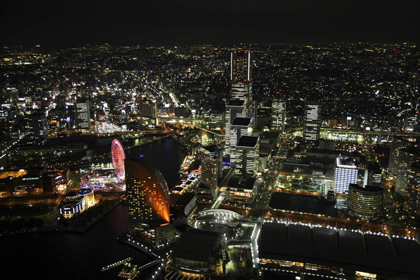 无人,家,高楼大厦,横图,俯视,航拍,室外,夜晚,长时间曝光,度假,海浪,海洋,美景,城市风光,标志建筑,城市,大厦,地标,建筑,路灯,摩天大楼,夜景,照明,神奈川,日本,亚洲,阴影,朦胧,模糊,光线,影子,房屋,屋子,景观,浪花,公寓,灯光,横滨,横滨市,神奈川县,娱乐,建设,洋房,楼房,住宅,灯,海水,享受,休闲,景色,放松,照亮,照明设备,鸟瞰,曝光,海景,东亚,本州,首府,关东地方,本州岛,日本国,横滨地标塔,横滨地标塔大厦,横滨路标塔,大海,风浪,海,海水的波动,近岸浪,涌浪,彩图,高角度拍摄,房子,大楼,高层建筑,高楼,摩天楼