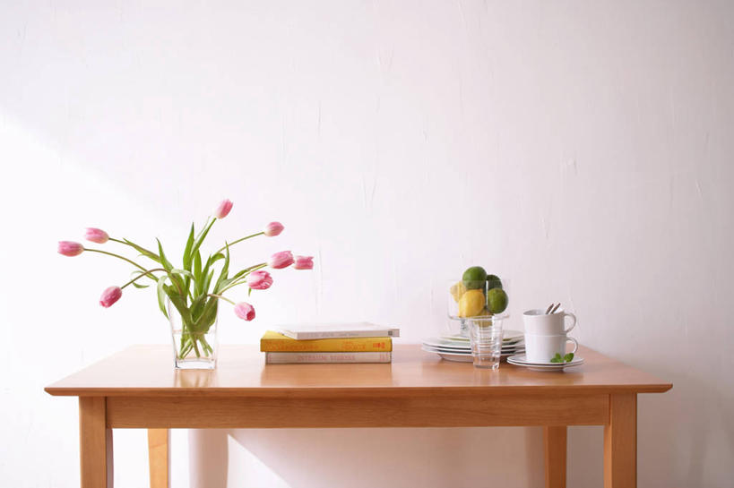 无人,家,横图,室内,白天,正面,爱情,智慧,别墅,家具,装修,桌面,桌子,建筑,郁金香,柠檬,花瓶,水果,欧式,阴影,新鲜,艺术,装饰,盛开,反射,木制,影子,房屋,木桌,墙,屋子,公寓,生食,食品,果实,豪华,祝福,花蕾,文化,建设,现代,装潢,洋房,楼房,墙壁,墙面,住宅,玻璃制品,花,花瓣,花朵,鲜花,食物,粉色,插花,玻璃瓶,木制品,瓶子,室内装潢,花苞,花蕊,有机食品,绿色食品,插花艺术,样板房,明亮,创造,表白,舒适,家居装潢,创作,荣誉,房屋设计,地中海风格,古典风格,简约风格,想象,室内设计,宽敞,样板房装潢,永恒,酸橙,代代,设计,郁香,洋荷花,草麝香,益母果,柠果,橙子,橙,彩图,房子,木桌子