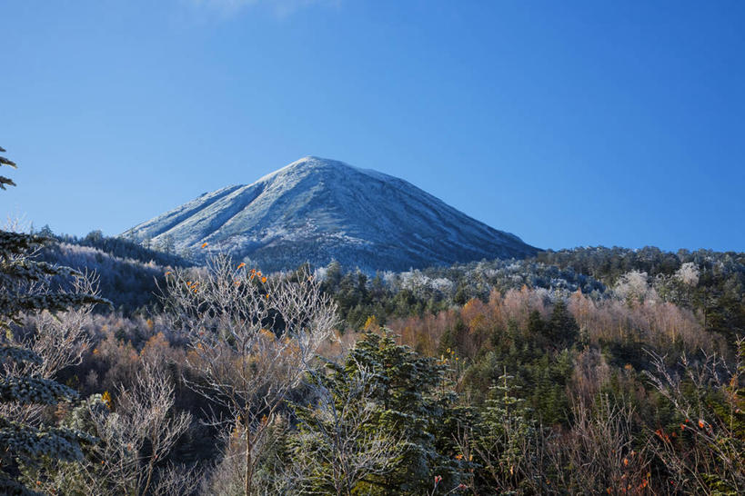 无人,横图,室外,白天,正面,旅游,度假,美景,森林,山,山脉,树林,植物,日本,亚洲,阴影,光线,影子,景观,山峰,山峦,娱乐,树,树木,蓝色,绿色,蓝天,天空,阳光,自然,群山,天,享受,休闲,景色,放松,生长,晴朗,成长,自然风光,东亚,本州,万里无云,本州岛,日本国,中部地方,岐阜,岐阜县,御岳山,晴空,晴空万里,彩图