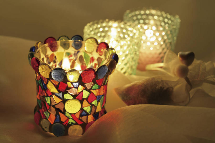 无人,横图,俯视,室内,特写,白天,静物,杯子,蜡烛,朦胧,模糊,玻璃制品,三个,水杯,香薰,放松,芳香疗法,舒心,舒缓,养颜,减压,烛炬,香薰疗法,玻璃杯,彩图,高角度拍摄,香薰蜡烛