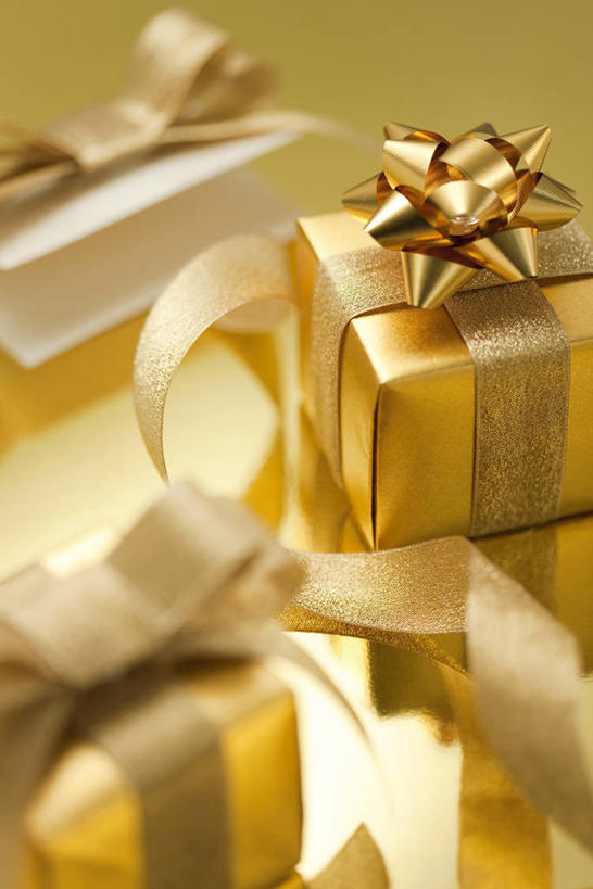 无人,竖图,俯视,室内,特写,白天,静物,礼盒,礼物,丝绸,丝带,纸盒,缎带,贺卡,祝福,金色背景,文化,绸带,盒子,包装盒,蝴蝶结,卡片,礼品盒,金色,摄影,礼品,影棚,捆绑,礼仪,祝愿,绑缚,彩图,高角度拍摄,影棚拍摄,拍摄