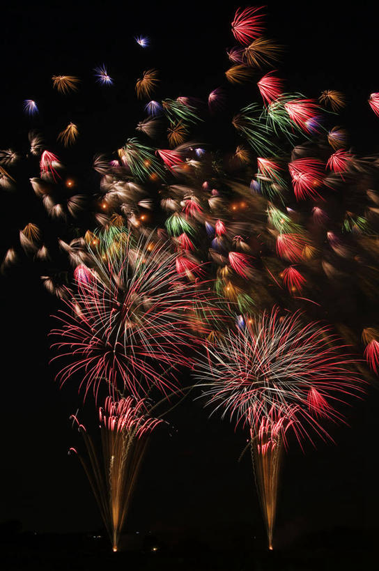 无人,竖图,室外,夜晚,仰视,美景,烟火,夜景,日本,亚洲,景观,辉煌,天空,自然,焰火,天,灿烂,景色,璀璨,自然风光,礼花,光辉,东亚,本州,茨城,茨城县,关东地方,本州岛,日本国,花炮,礼花炮,绚烂,光耀,烟花,彩图,低角度拍摄