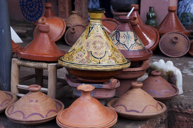 无人,商店,横图,室外,白天,正面,烹饪,厨具,工艺美术品,非洲,摩洛哥,一堆,许多,阴影,堆叠,堆积,艺术,光线,影子,陶瓷,陶瓷制品,艺术品,很多,商铺,锅,阳光,工艺品,锅具,堆,工艺,美术,烹饪用具,塔吉锅,阿非利加洲,市肆,商号,摩洛哥王国,烹调用具,烹调,彩图,店铺