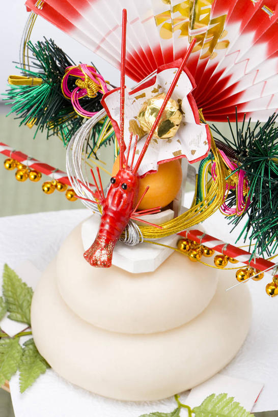 无人,竖图,俯视,室内,特写,白天,白色背景,节日,装饰,丝绸,丝带,年糕,缎带,文化,绸带,祈祷,许愿,摄影,影棚,纪念,华丽,修饰,祈求,祭祀,点缀,镜饼,衬托,美观,雅致,雅观,平安,彩图,高角度拍摄,影棚拍摄,拍摄,传统文化