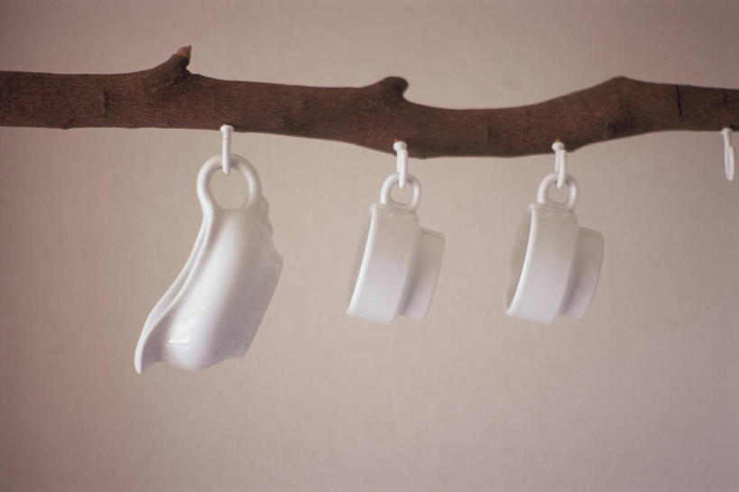 无人,横图,室内,特写,白天,白色背景,正面,杯子,阴影,反射,瓷器,影子,陶瓷,枝条,咖啡杯,陶瓷制品,树枝,三个,白色,摄影,影棚,瓷杯,虬枝,枝杈,彩图,影棚拍摄,拍摄