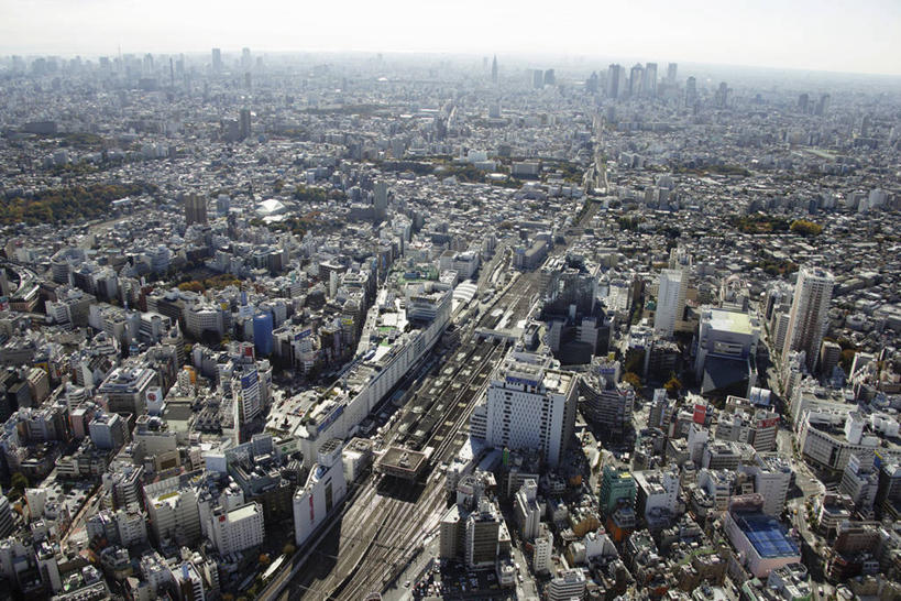 无人,家,高楼大厦,横图,俯视,航拍,室外,白天,度假,美景,植物,城市风光,城市,大厦,道路,建筑,路,摩天大楼,铁路,公路,车站,东京,日本,亚洲,阴影,光线,影子,房屋,屋子,地平线,景观,公寓,建筑群,辽阔,地面,轨道,站台,交通,铁轨,娱乐,建设,洋房,楼房,月台,住宅,树,树木,蓝色,绿色,蓝天,天空,阳光,自然,天,享受,休闲,广阔,景色,放松,运输,生长,晴朗,成长,一望无际,鸟瞰,延伸,东亚,本州,万里无云,关东地方,本州岛,日本国,东京都,天地相交,池袋,无边无际,一马平川,丰岛区,晴空,晴空万里,马路,彩图,高角度拍摄,房子,大楼,高层建筑,高楼,摩天楼,池袋站