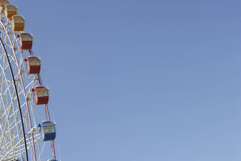 无人,横图,室外,特写,白天,仰视,游戏,阴影,光线,影子,摩天轮,玩,娱乐,蓝色,蓝天,天空,阳光,天,休闲,游乐设施,晴朗,活动,发泄,消遣,智力,万里无云,费里斯大转轮,宣泄,游艺设施,晴空,晴空万里,玩耍,嬉戏,彩图,低角度拍摄