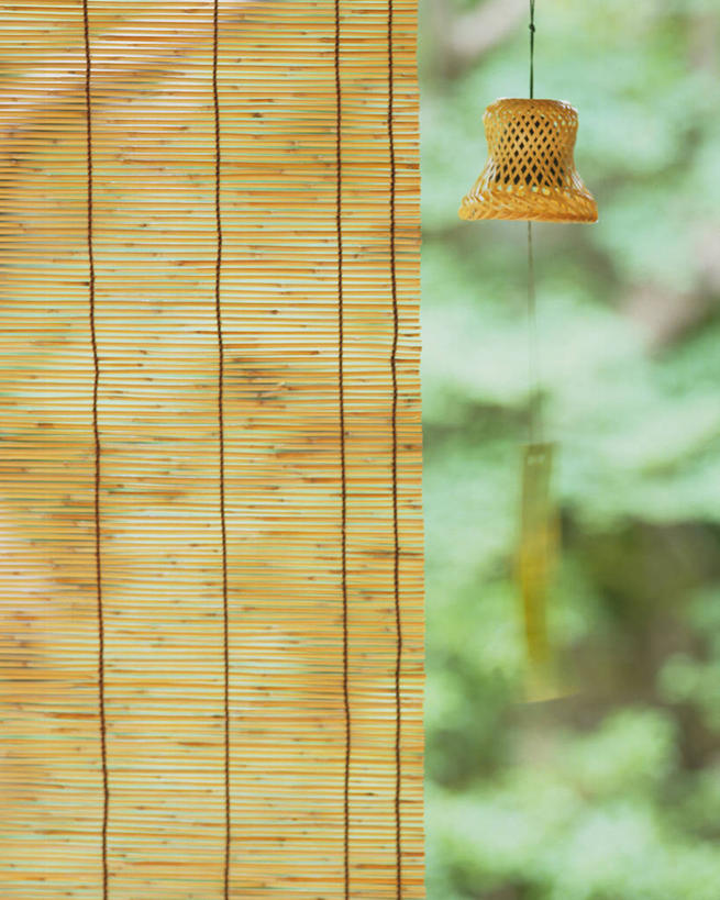 无人,竖图,室外,特写,白天,正面,幸福,运气,树林,植物,窗帘,风铃,阴影,朦胧,模糊,装饰,光线,影子,树,树木,绿色,阳光,自然,帘子,祈祷,祈福,遮阳,警示,许愿,生长,成长,华丽,修饰,祈求,吉祥,点缀,平和,问候,警惕,衬托,美观,雅致,雅观,思念,想念,玉振,幸运,占风铎,彩图,日式风铃