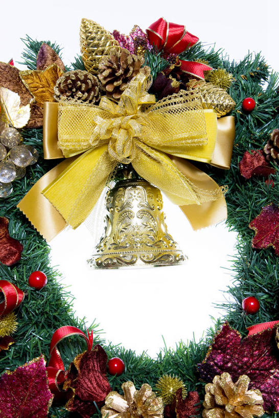 无人,竖图,室内,特写,白天,白色背景,正面,金属制品,圣诞节,节日,庆祝,装饰,金属,花环,铃铛,丝绸,丝带,缎带,文化,绸带,蝴蝶结,庆典,摄影,影棚,纪念,华丽,修饰,圣诞花环,点缀,衬托,美观,雅致,雅观,圣诞圈,圣诞铃铛,铜制,彩图,影棚拍摄,拍摄