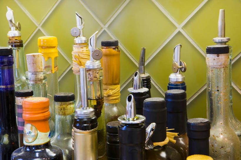 无人,横图,室内,特写,白天,正面,厨房,许多,醋,调料,食用油,油,橄榄油,调味品,很多,调味料,玻璃制品,玻璃瓶,瓶子,食醋,植物油,苦酒,醯,彩图,灶间