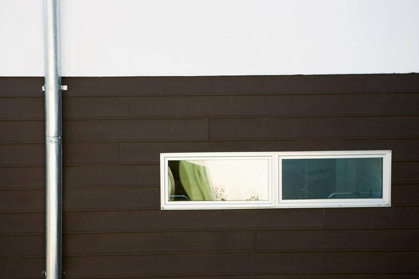 无人,横图,室内,白天,正面,镜子,静物,管子,塑料,墙,管道,墙壁,墙面,塑料制品,镜像,镜面,塑料管,PVC管,彩图,合成材料