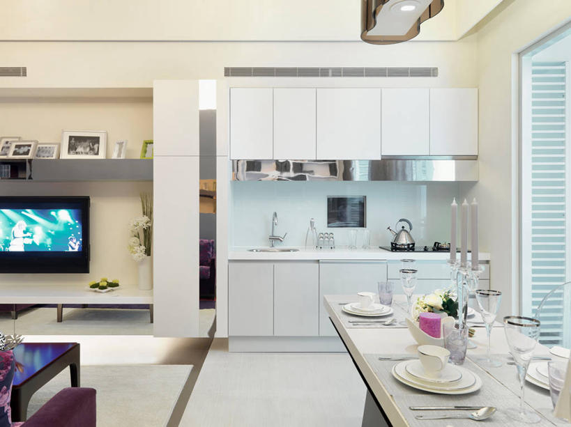 无人,家,横图,室内,白天,正面,别墅,餐桌,厨房,柜子,家具,装修,桌子,建筑,餐具,电视,花瓶,欧式,环保,装饰,盛开,叉子,刀叉,刀子,碟子,盘,陶瓷,饭厅,房屋,屋子,公寓,陶瓷制品,储物柜,豪华,花蕾,建设,现代,装潢,洋房,楼房,住宅,花,花瓣,花朵,鲜花,绿色,盘子,瓶子,电视柜,碟,室内装潢,液晶电视,花苞,花蕊,清晰,轻薄,能源,餐台,样板房,明亮,回收,资源,舒适,家居装潢,储存,彩电,餐刀,房屋设计,地中海风格,古典风格,简约风格,利用,室内设计,便携,低碳,宽敞,餐叉,循环,样板房装潢,彩色电视机,持续,储备,蕴藏,贮备,设计,电视机,进餐用具,彩图,房子,灶间,视听柜,贮存,高清